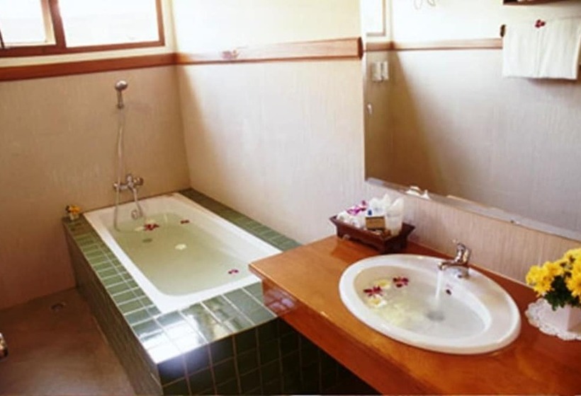 فندق Anandah Beach Resort