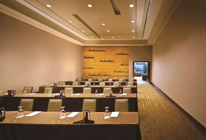 בית מלון כפרי Aria Resort & Casino