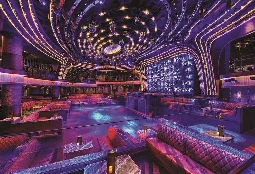 בית מלון כפרי Aria Resort & Casino