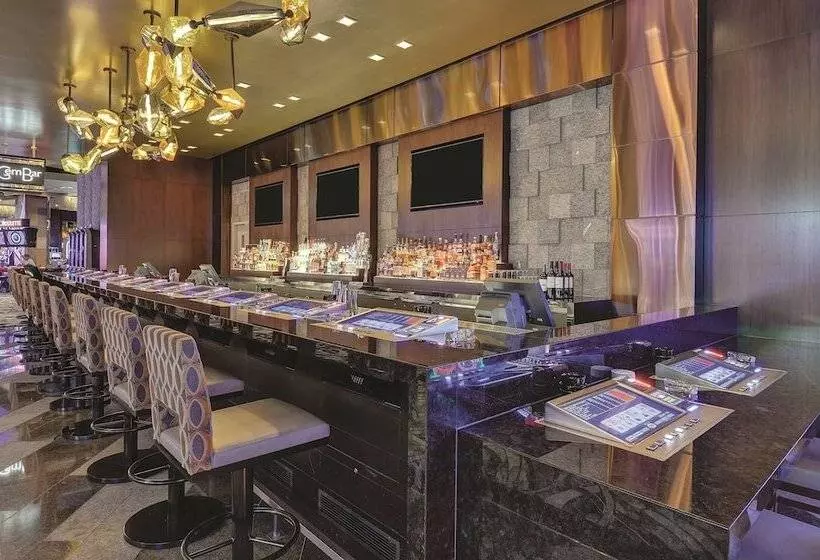 בית מלון כפרי Aria Resort & Casino