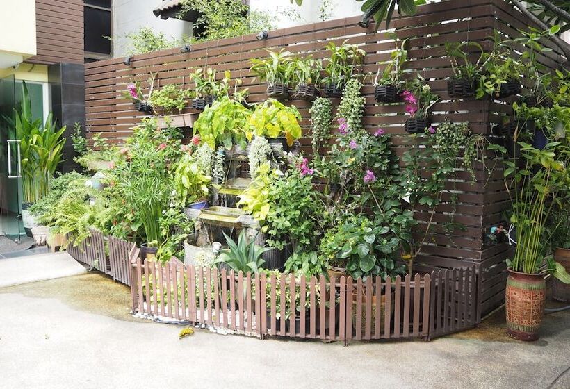 فندق Baron Beach