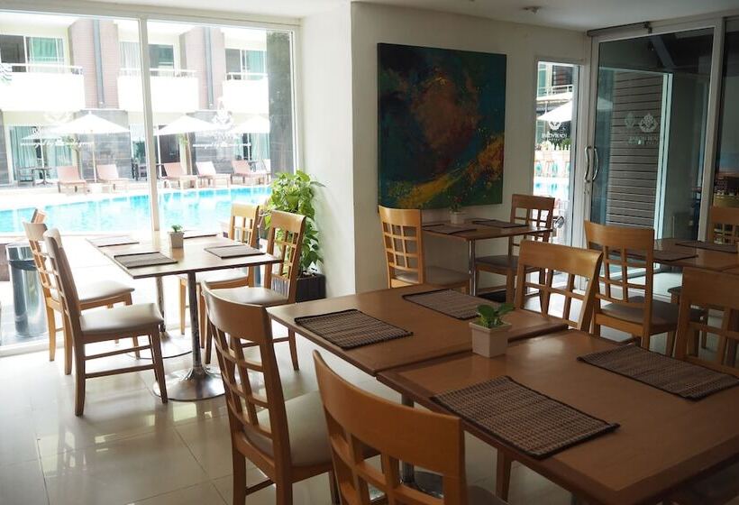 فندق Baron Beach