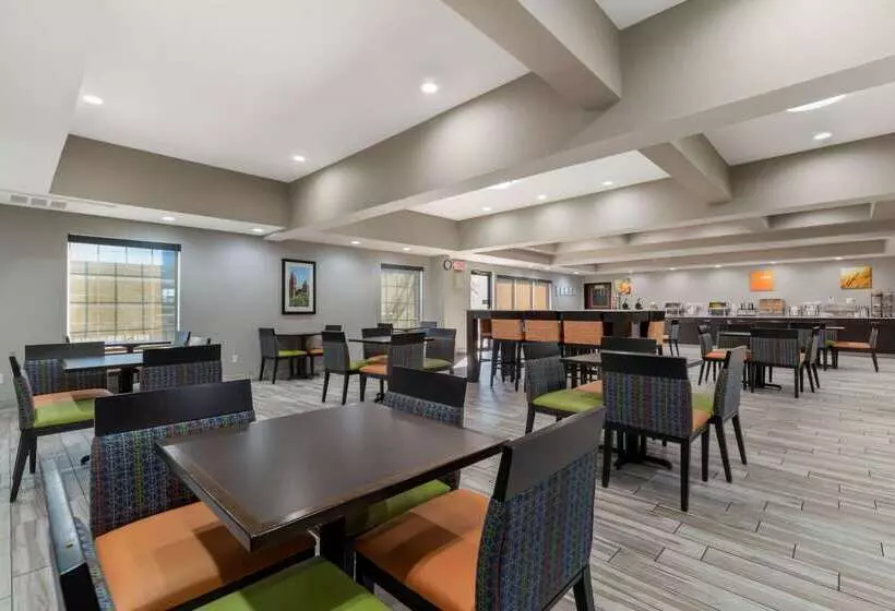 ホテル Comfort Inn & Suites Near Medical Center