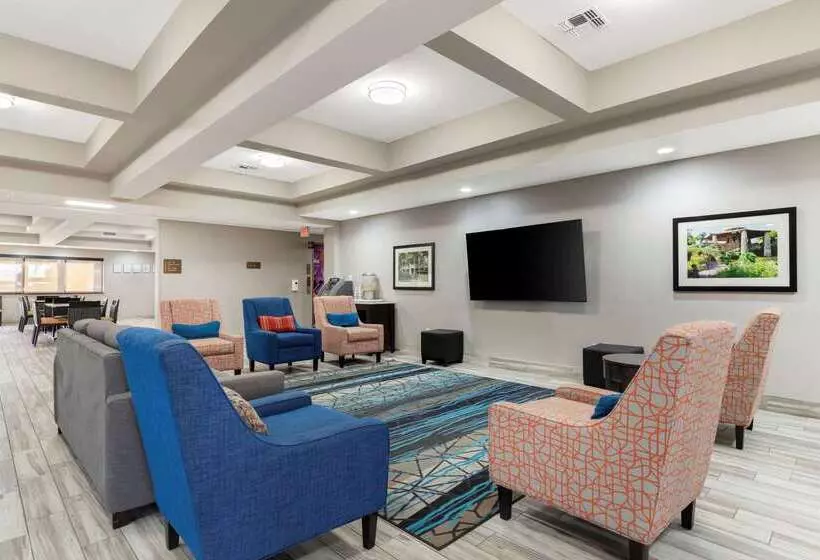 ホテル Comfort Inn & Suites Near Medical Center