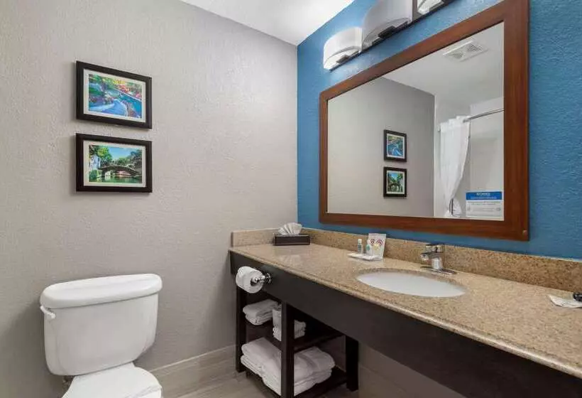 ホテル Comfort Inn & Suites Near Medical Center