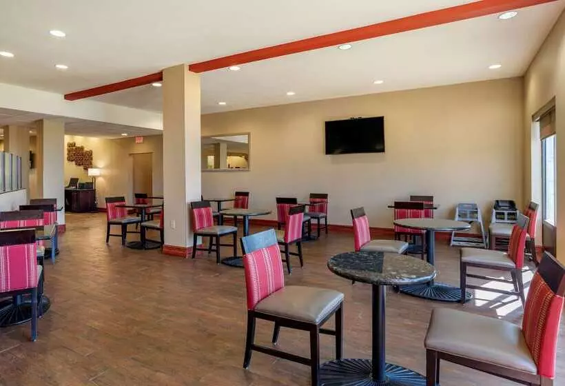 ホテル Comfort Suites Airport South