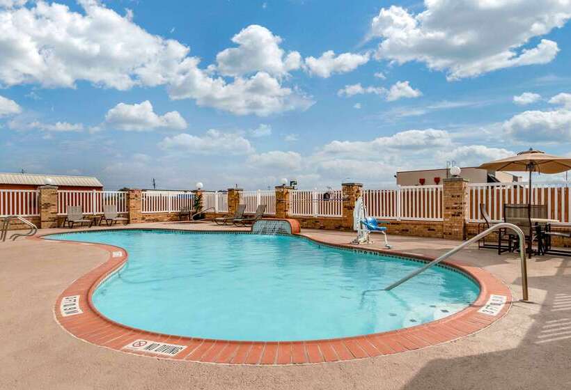 Отель Comfort Suites Central