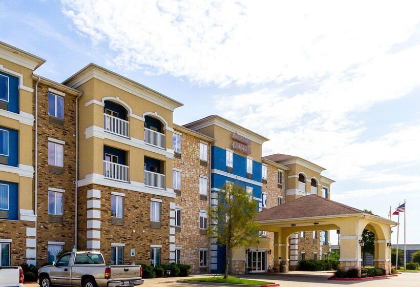 Отель Comfort Suites Central