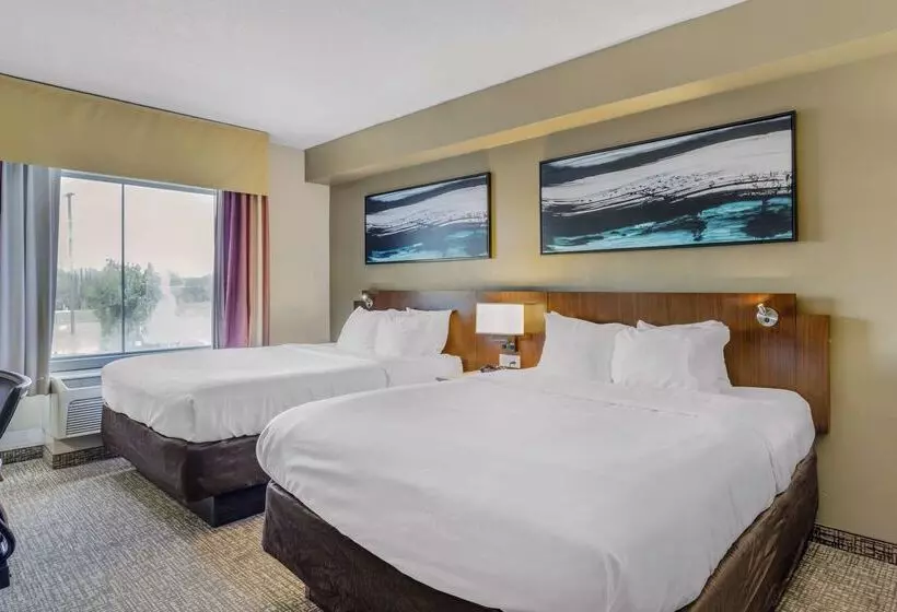 Отель Comfort Suites East