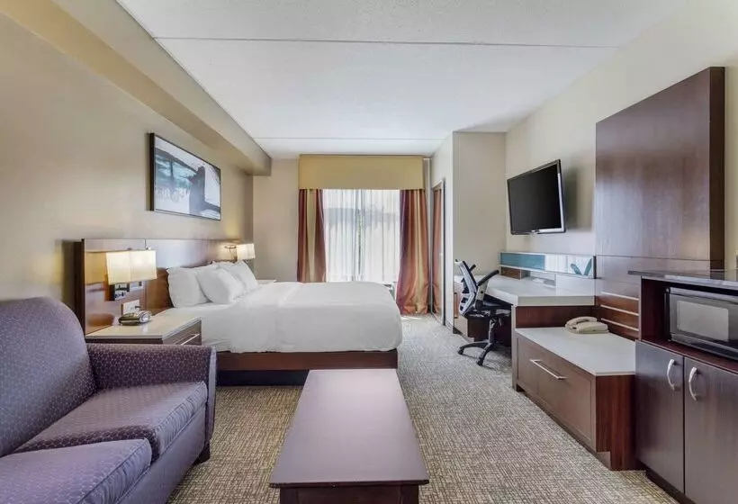 Отель Comfort Suites East