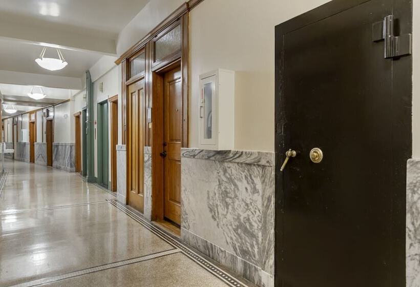 בית מלון כפרי Gibbs Downtown Riverwalk