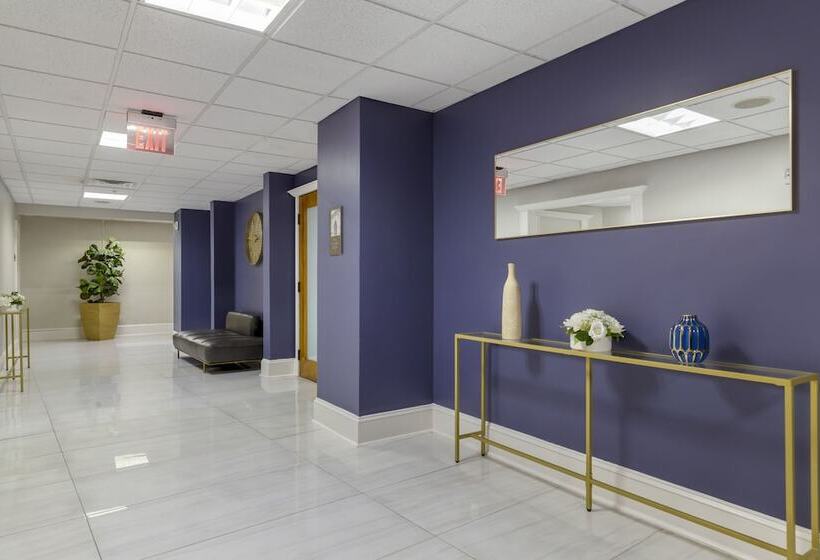 בית מלון כפרי Gibbs Downtown Riverwalk