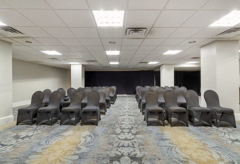 בית מלון כפרי Gibbs Downtown Riverwalk