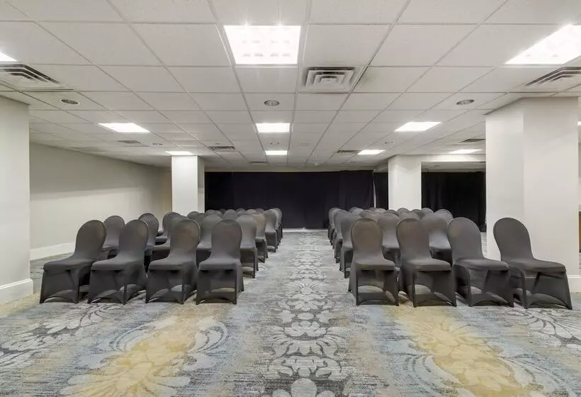 בית מלון כפרי Gibbs Downtown Riverwalk