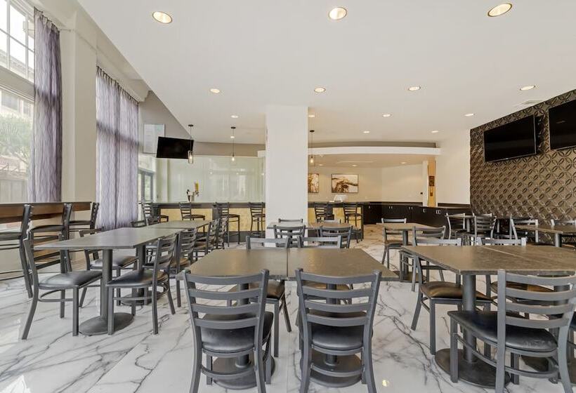 בית מלון כפרי Gibbs Downtown Riverwalk