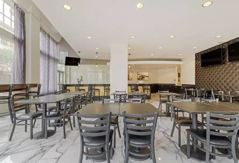 בית מלון כפרי Gibbs Downtown Riverwalk