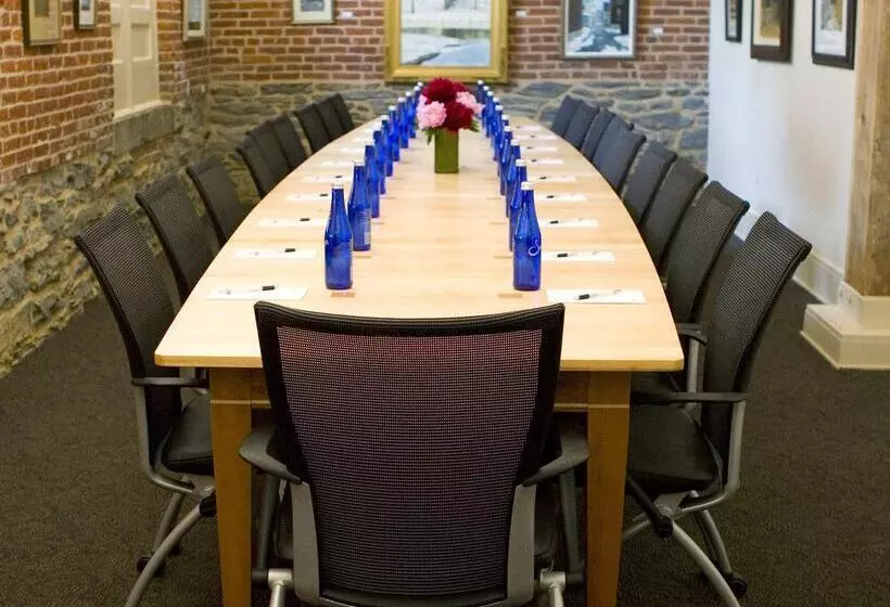 هتل Lancaster Arts