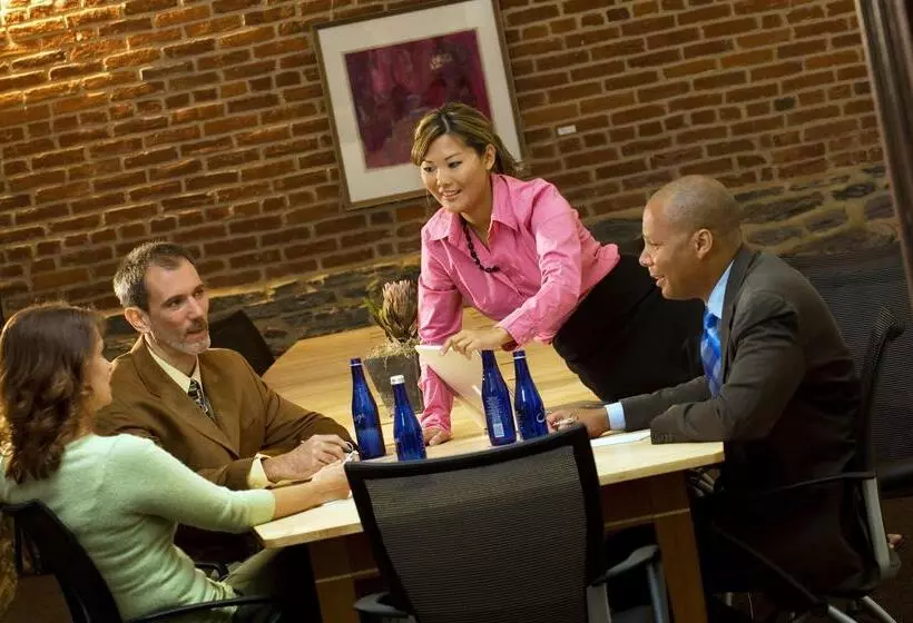 هتل Lancaster Arts