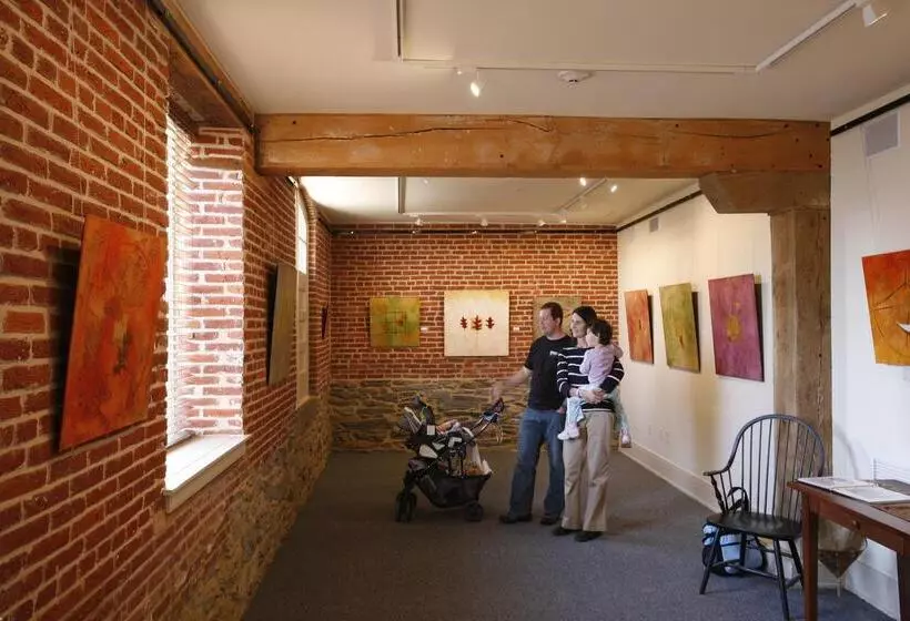 هتل Lancaster Arts