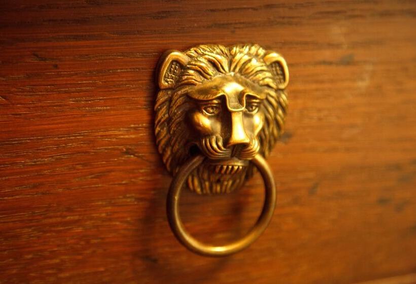 Отель Lancaster Court