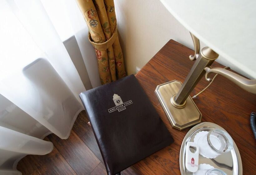 Отель Lancaster Court