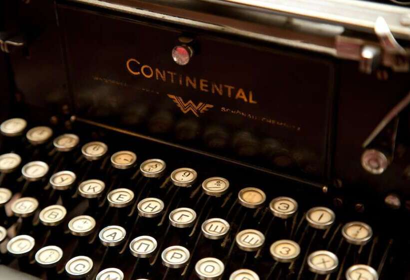 Отель Lancaster Court