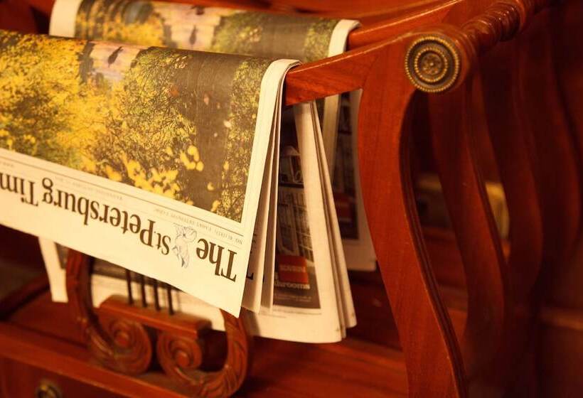 Отель Lancaster Court