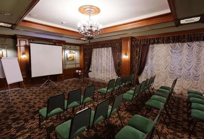 호텔 Lancaster Court