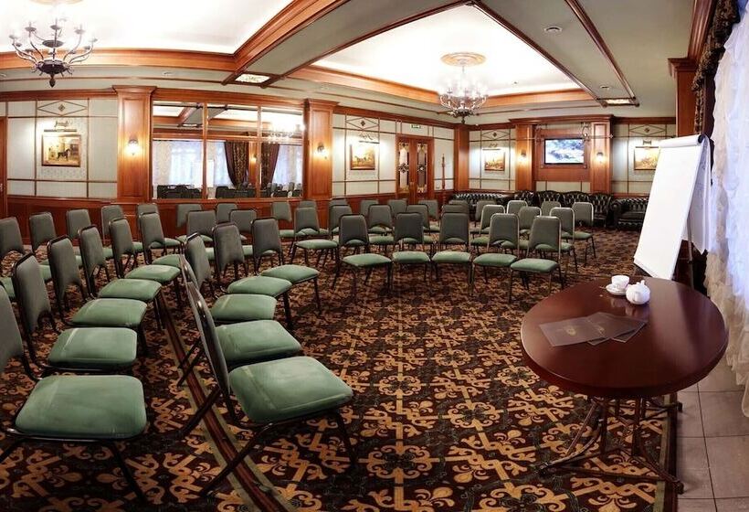 Отель Lancaster Court