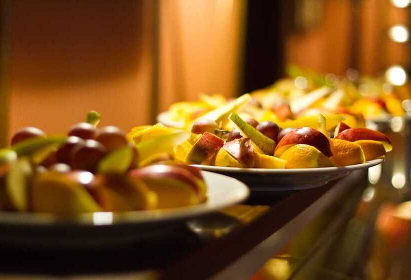 Отель Lancaster Court