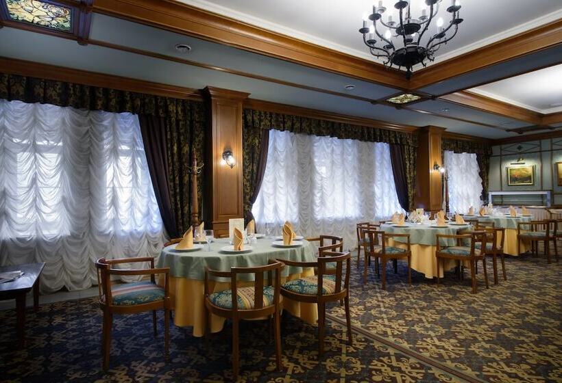 Отель Lancaster Court