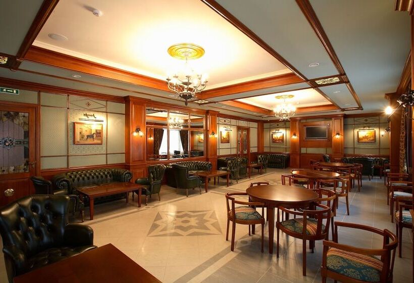 Отель Lancaster Court