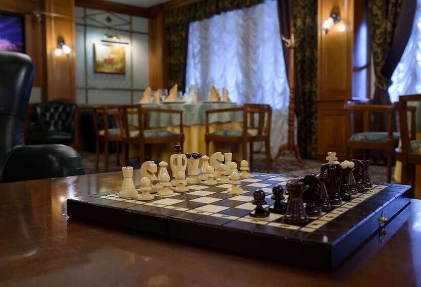 Отель Lancaster Court