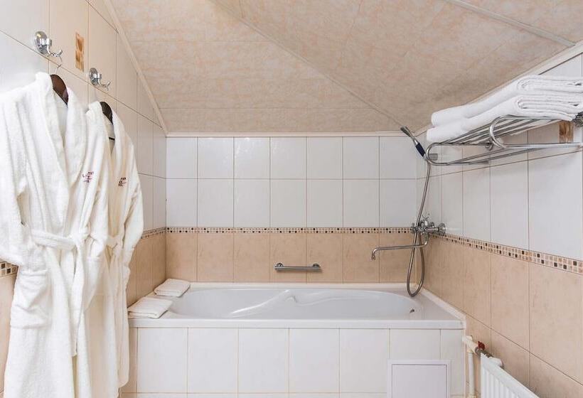 Отель Lancaster Court