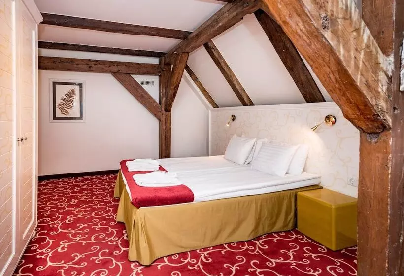 هتل Meriton Old Town Garden