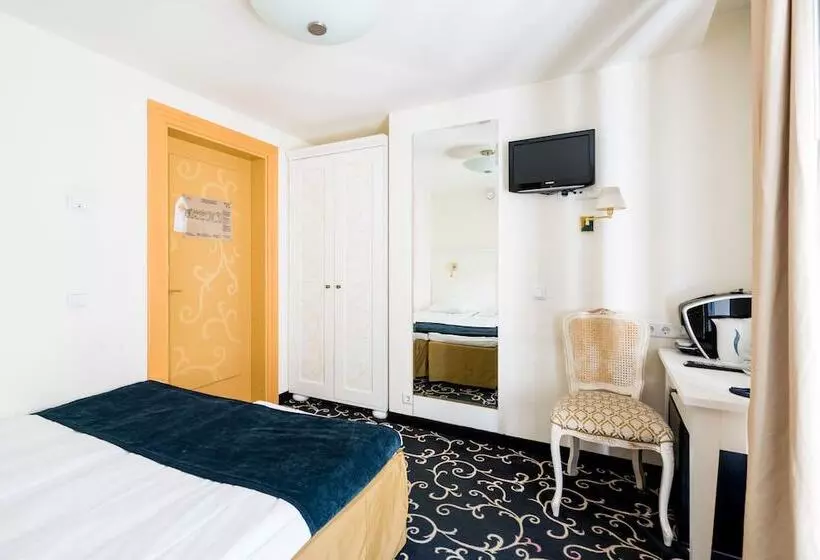 هتل Meriton Old Town Garden