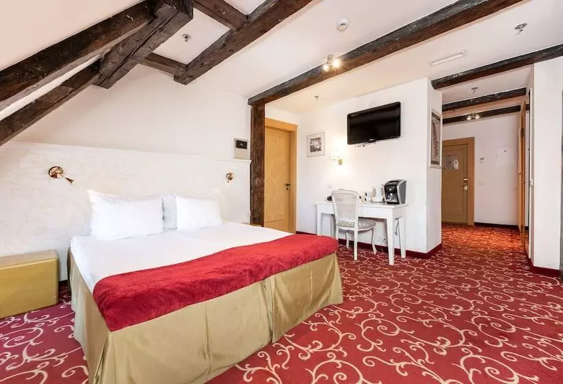 هتل Meriton Old Town Garden