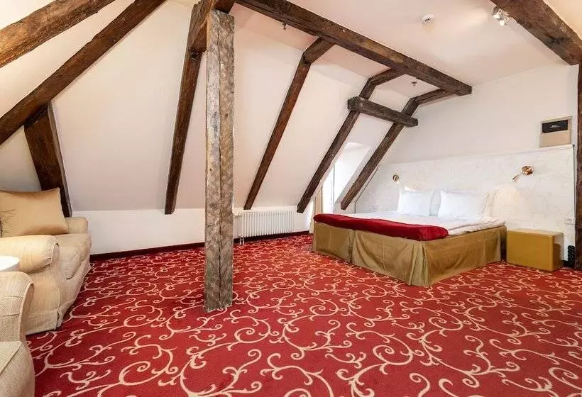 هتل Meriton Old Town Garden