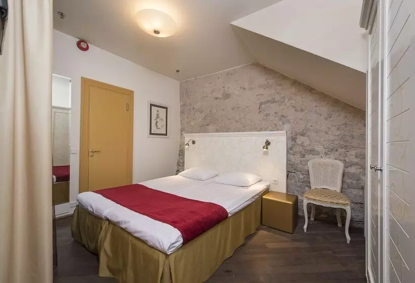 هتل Meriton Old Town Garden