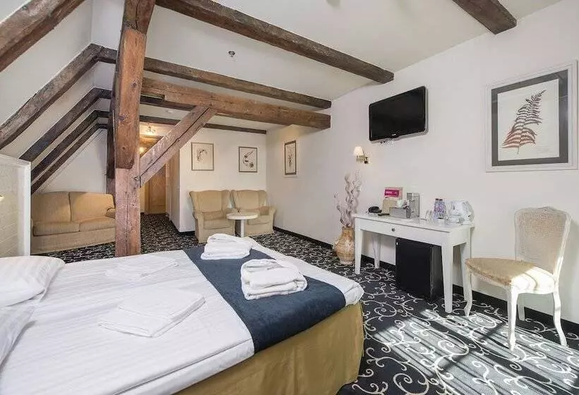 هتل Meriton Old Town Garden