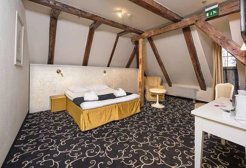 هتل Meriton Old Town Garden