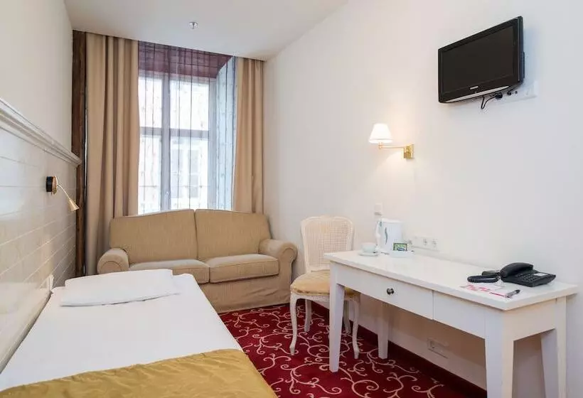 هتل Meriton Old Town Garden