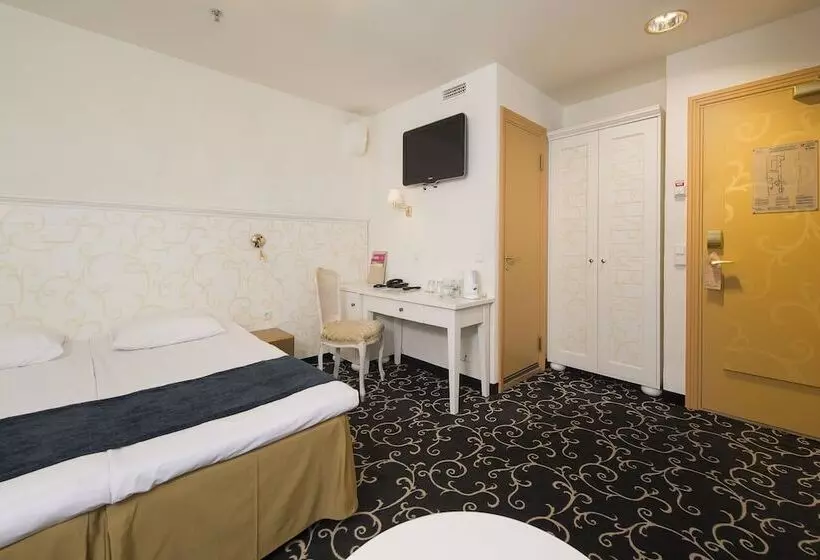 هتل Meriton Old Town Garden