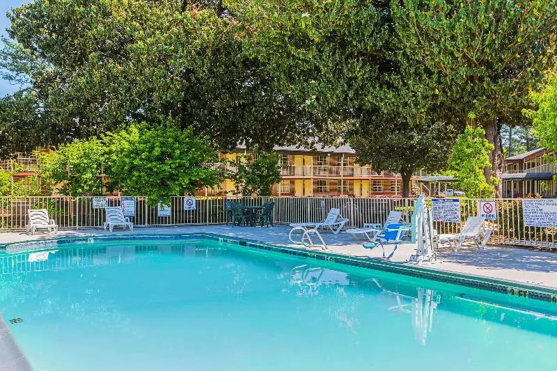 Otel Quality Inn Atlanta Northeast I85