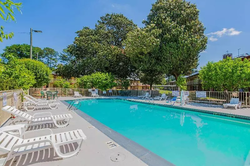 Otel Quality Inn Atlanta Northeast I85