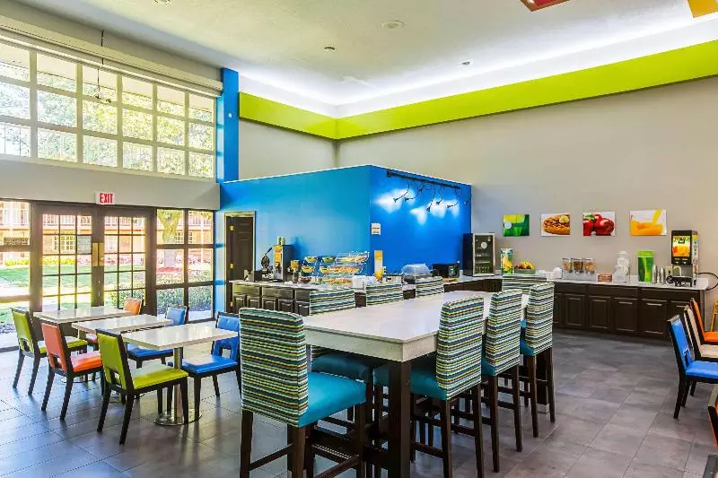 Otel Quality Inn Atlanta Northeast I85