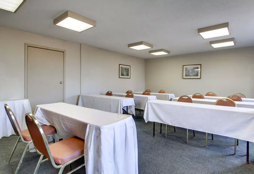 호텔 Vicksburg Inn & Suites