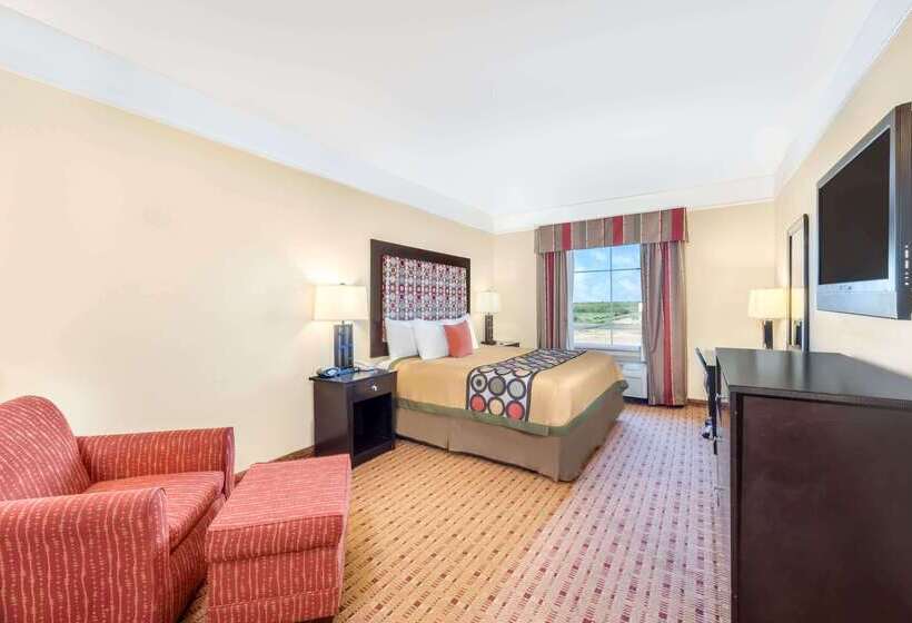 هتل Super 8 By Wyndham Hidalgo At La Plaza Mall & Mcallen Airport