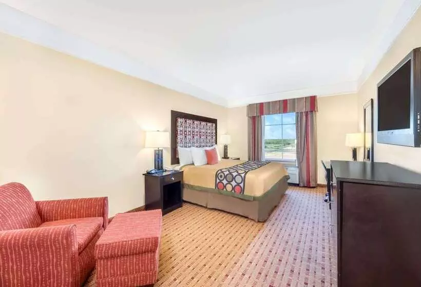 Hotelli Super 8 By Wyndham Hidalgo At La Plaza Mall & Mcallen Airport