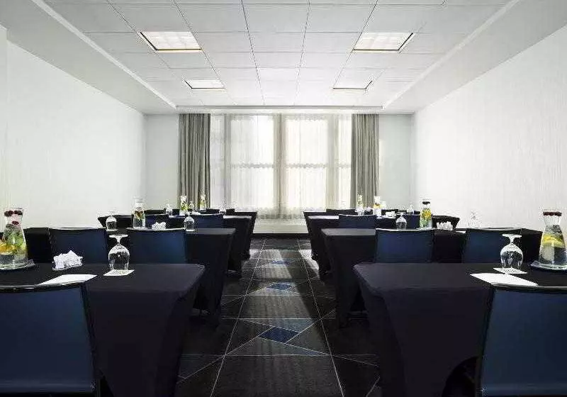 هتل W Minneapolis  The Foshay